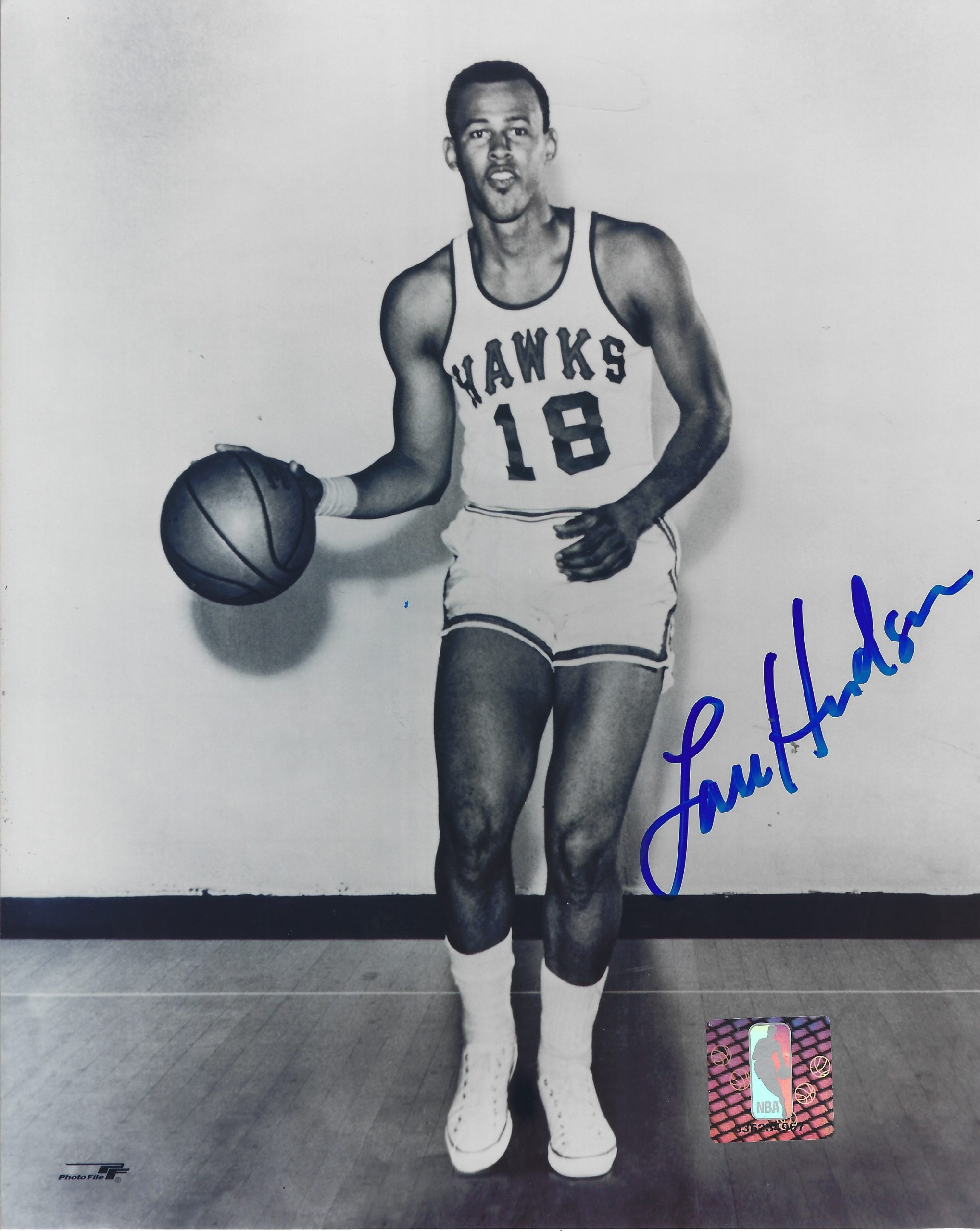 AUTOGRAPHED LOU HUDSON 8x10 St. Louis Hawks photo - Main Line Autographs