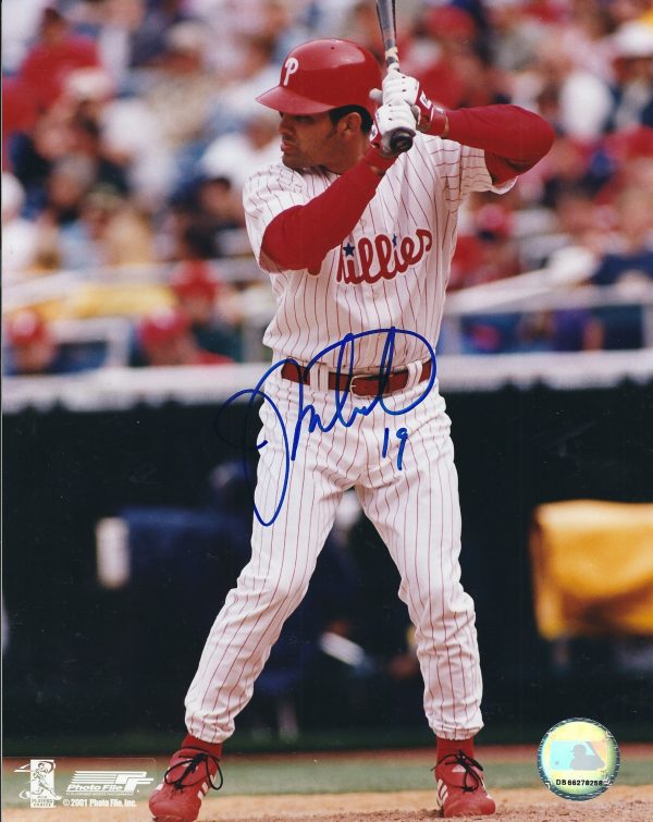 AUTOGRAPHED JOHNNY ESTRADA 8x10 Philadelphia Phillies Photo