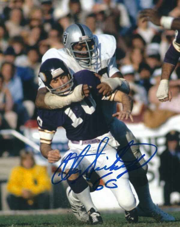 Autographed OTIS SISTRUNK 8x10 Oakland Raiders photo