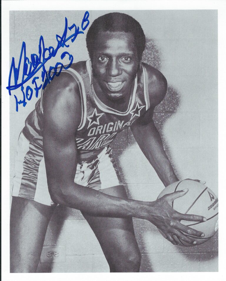 Autographed MEADOWLARK LEMON 8x10 HARLEM GLOBETROTTERS photo Main