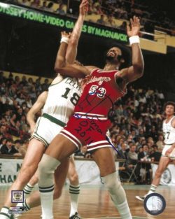 Autographed ARTIS GILMORE "HOF 2011" Chicago Bulls 8x10 Photo