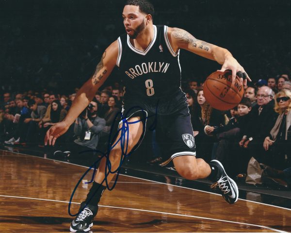 Autographed DERON WILLIAMS 8X10 Brooklyn Nets Photo