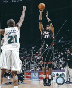 Autographed WAYNE SIMIEN 8x10 Miami Heat Photo