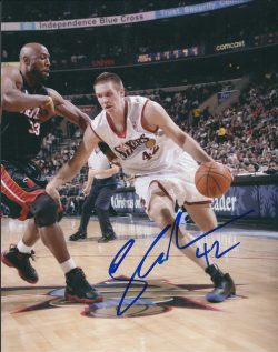 AUTOGRAPHED  SHAVLIK RANDOLPH 8x10 Philadelphia 76'ers photo