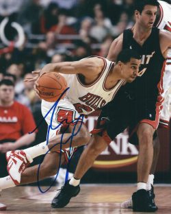 Autographed THABO SEFOLOSHA 8X10 Chicago Bulls Photo