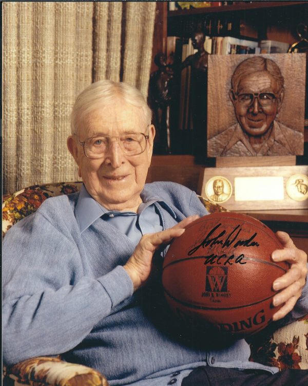 Autographed  JOHN WOODEN 8x10 UCLA photo