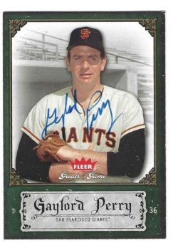 Autographed GAYLORD PERRY San Francisco Giants 2006 FLEER GREATS of the GAME CARD