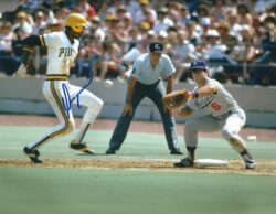 Autographed OMAR MORENO 8X10 Pittsburgh Pirates Photo