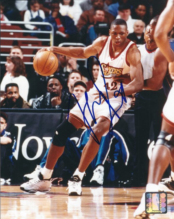 AUTOGRAPHED THEO RATLIFF 8X10 Philadelphia 76'ers photo