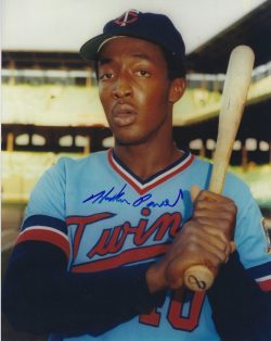 AUTOGRAPHED HOSKEN POWELL 8X10 Minnesota Twins photo
