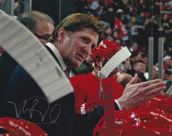Autographed  MIKE BABCOCK 8X10 Detroit Red Wings Photo