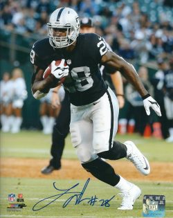 Autographed  LATAVIUS MURRAY 8X10 Oakland Raiders photo