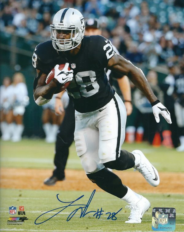 Autographed  LATAVIUS MURRAY 8X10 Oakland Raiders photo