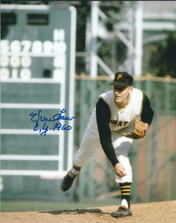Autographed VERN LAW 8X10 Pittsburgh Pirates Photo