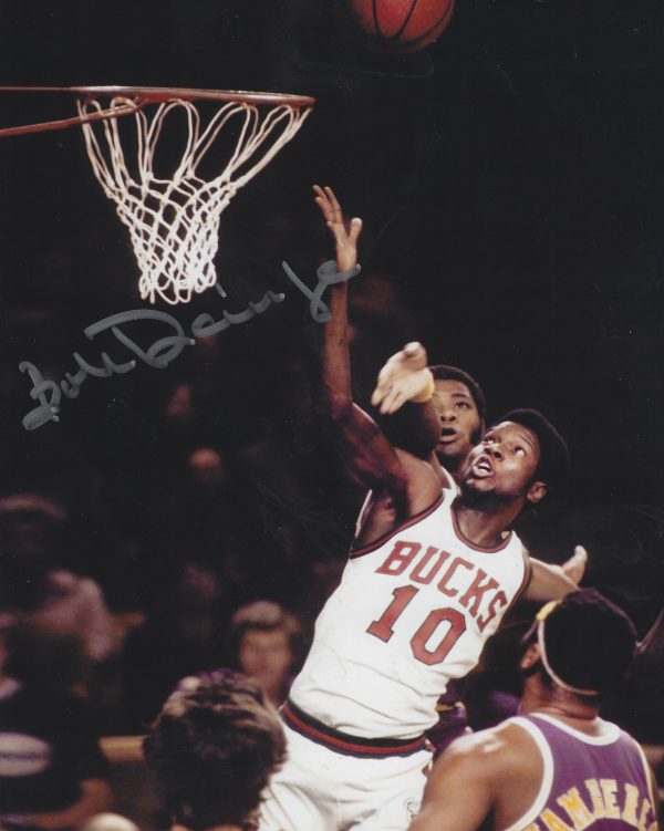 AUTOGRAPHED BOB DANDRIDGE 8X10 MILWAUKEE BUCKS Photo