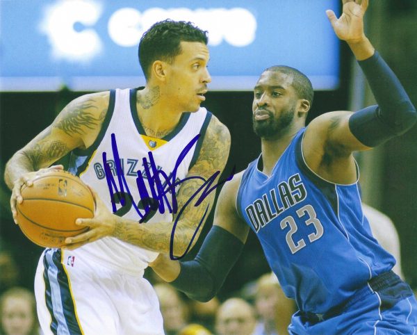 Autographed MATT BARNES 8X10 Memphis Grizzlies Photo