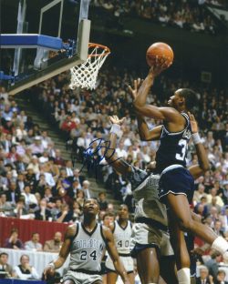 Autographed  DWAYNE MCCLAIN 8x10 Villanova Wildcats Photo
