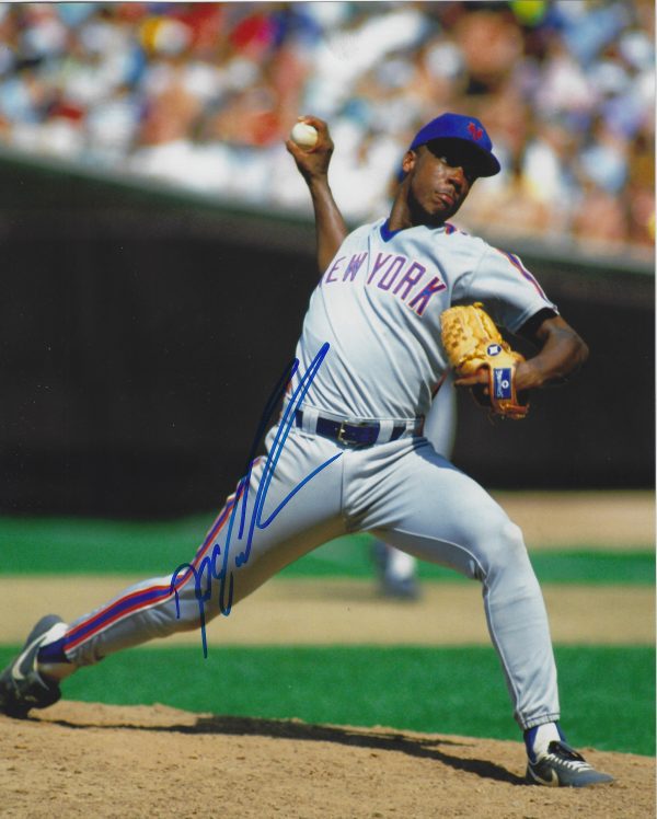 AUTOGRAPHED DOC GOODEN 8X10 New York Mets photo