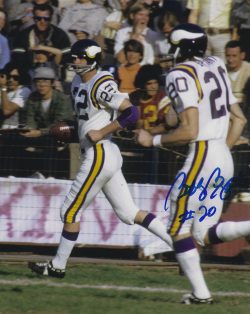Autographed BOBBY BRYANT 8X10 Minnesota Vikings Photo