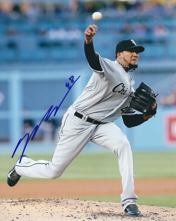 AUTOGRAPHED HECTOR NOESI  8X10 Chicago White Sox Photo