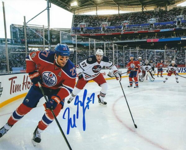 Autographed MILAN LUCIC 8X10 Edmonton Oilers Photo