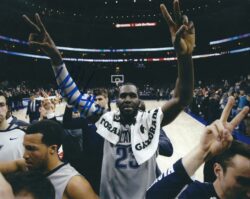 Autographed DANIEL OCHEFU 8x10 Villanova Wildcats Photo