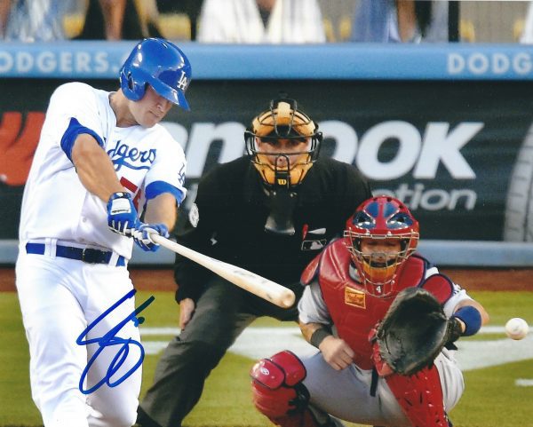 AUTOGRAPHED SCOTT SCHEBLER 8X10 Los Angeles Dodgers Photo