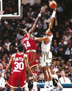 Autographed ALONZO MOURNING 8X10 Charlotte Hornets photo