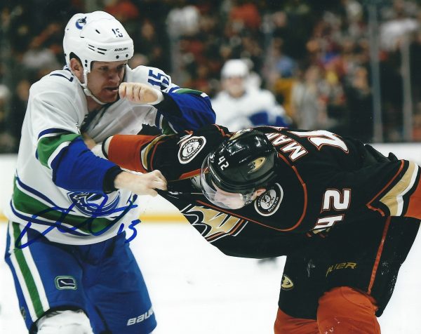 Autographed DEREK DORSETT 8X10 Vancouver Canucks Photos