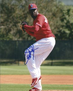 AUTOGRAPHED ENYEL DE LOS SANTOS 8X10 Philadelphia Phillies Photo