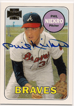 PHIL NIEKRO Autographed 2002 Topps Archive Card