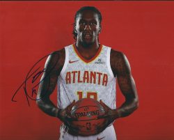 AUTOGRAPHED TAUREAN PRINCE 8X10 Atlanta Hawks photo