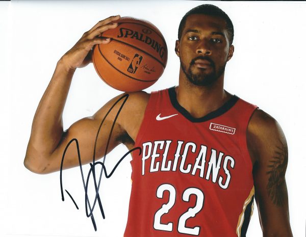 Autographed DERRICK FAVORS 8X10 New Orleans Pelicans Photo