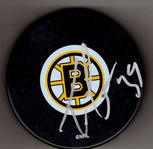 Autographed  TRAVIS GREEN Boston Bruins Hockey Puck
