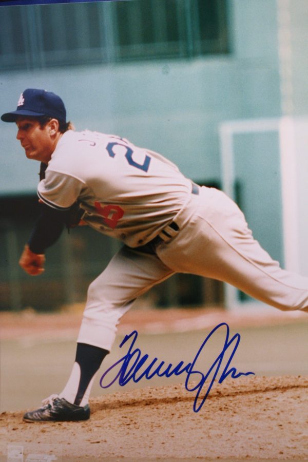 Autographed TOMMY JOHN 11X14 Los Angeles Dodgers photo