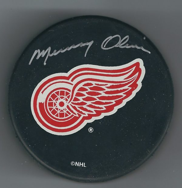 AUTOGRAPHED MURRAY OLIVER Detroit Red Wings Puck