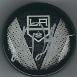 Autographed LUC ROBITAILLE Los Angeles Kings Hockey Puck