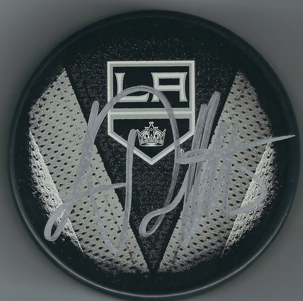 Autographed LUC ROBITAILLE Los Angeles Kings Hockey Puck