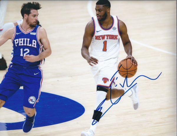 Autographed EMMANUEL MUDIAY 8X10 New York Knicks Photo