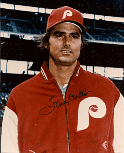 Autographed HOF'R STEVE CARLTON 8x10 Philadelphia Phillies - Photo