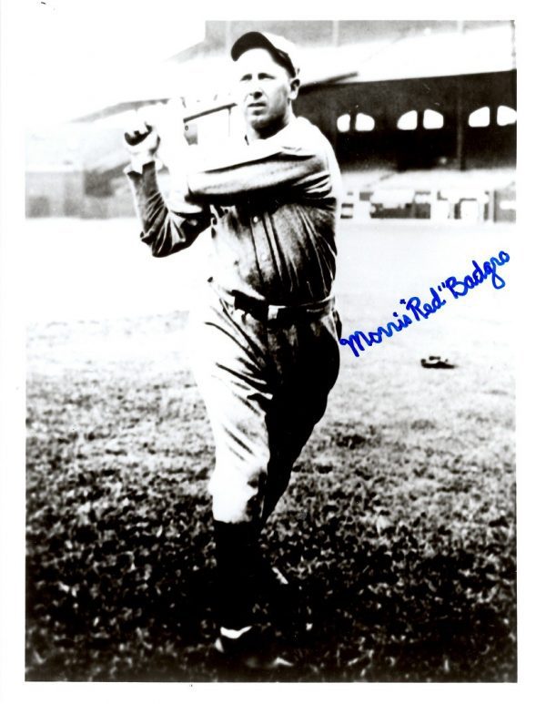 AUTOGRAPHED MORRIS RED BADGRO 8X10 St. Louis Cardinals photo