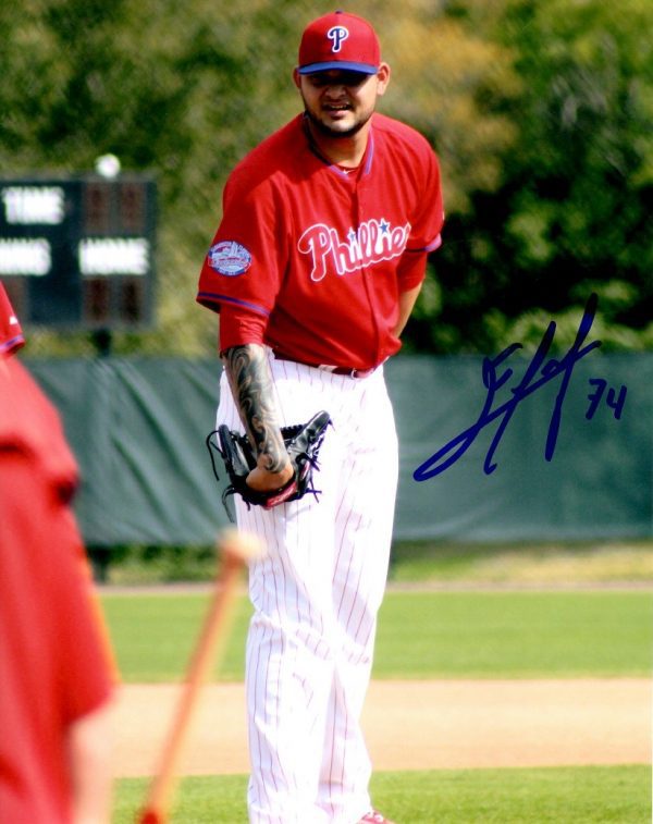 AUTOGRAPHED  ELVIS ARAUJO 8X10 Philadelphia Phillies Photo