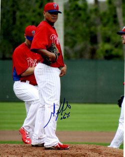 AUTOGRAPHED MAURICIO ROBLES 8X10 Philadelphia Phillies Photo