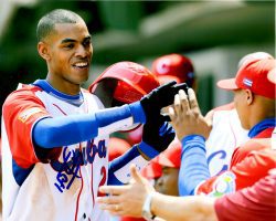 Autographed HECTOR OLIVERA 8X10 Cuba Baseball