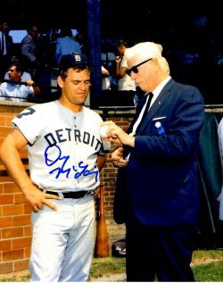 AUTOGRAPHED  DENNY MCLAIN 8x10 Detroit Tigers Photo
