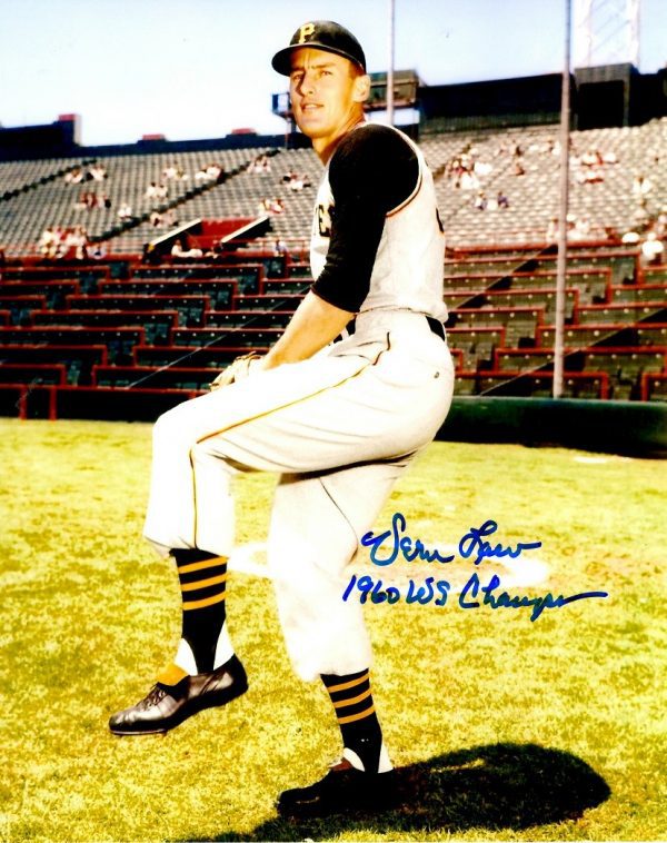 Autographed VERN LAW 8X10 Pittsburgh Pirates Photo