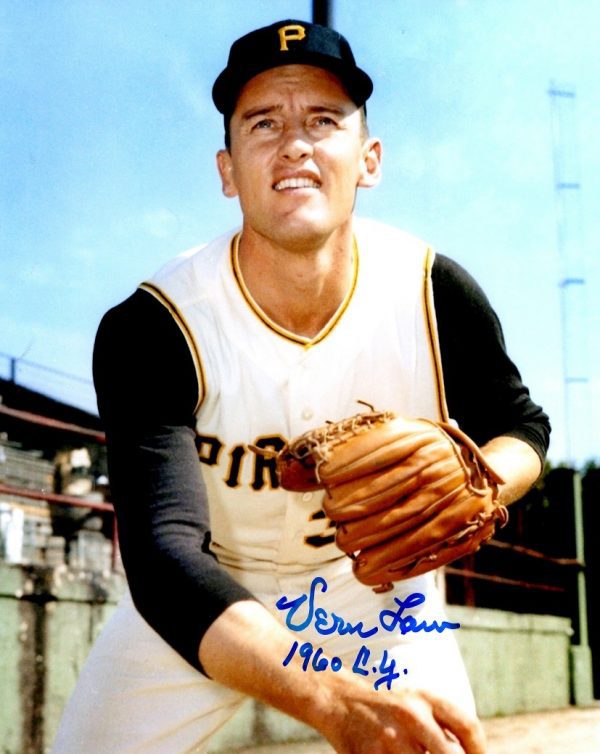 Autographed VERN LAW 8X10 Pittsburgh Pirates Photo