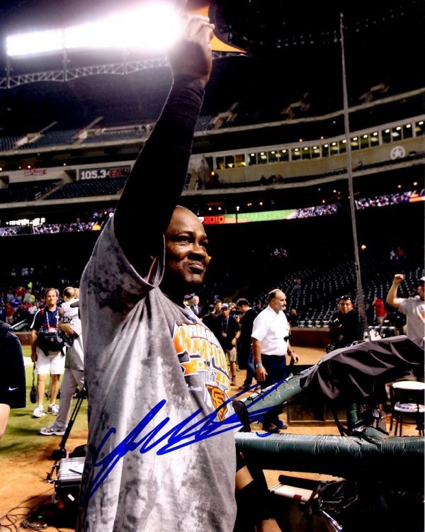 AUTOGRAPHED JUAN URIBE 8x10 San Francisco Giants Photo