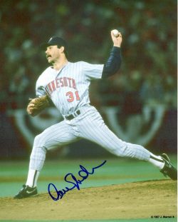 AUTOGRAPHED DAN SCHATZEDER 8X10 Minnesota Twins photo