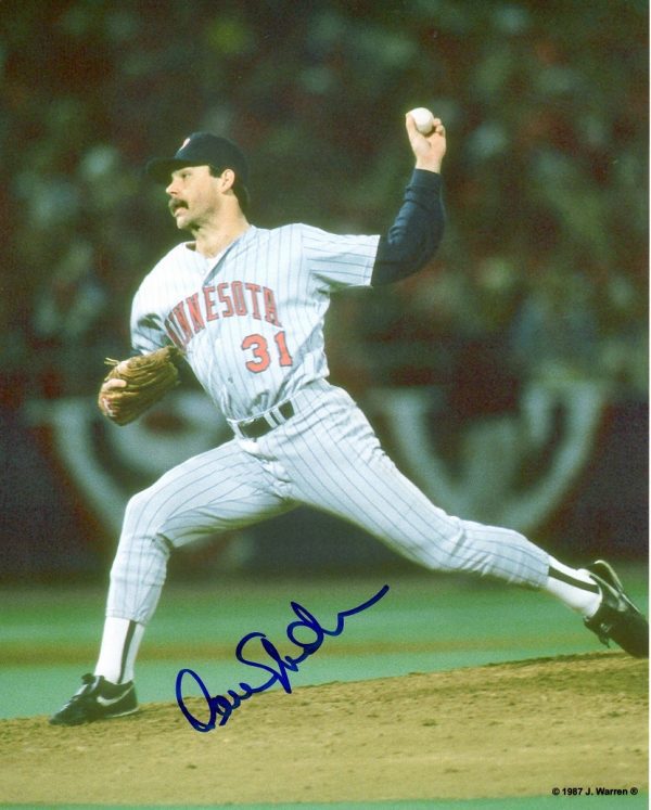 AUTOGRAPHED DAN SCHATZEDER 8X10 Minnesota Twins photo